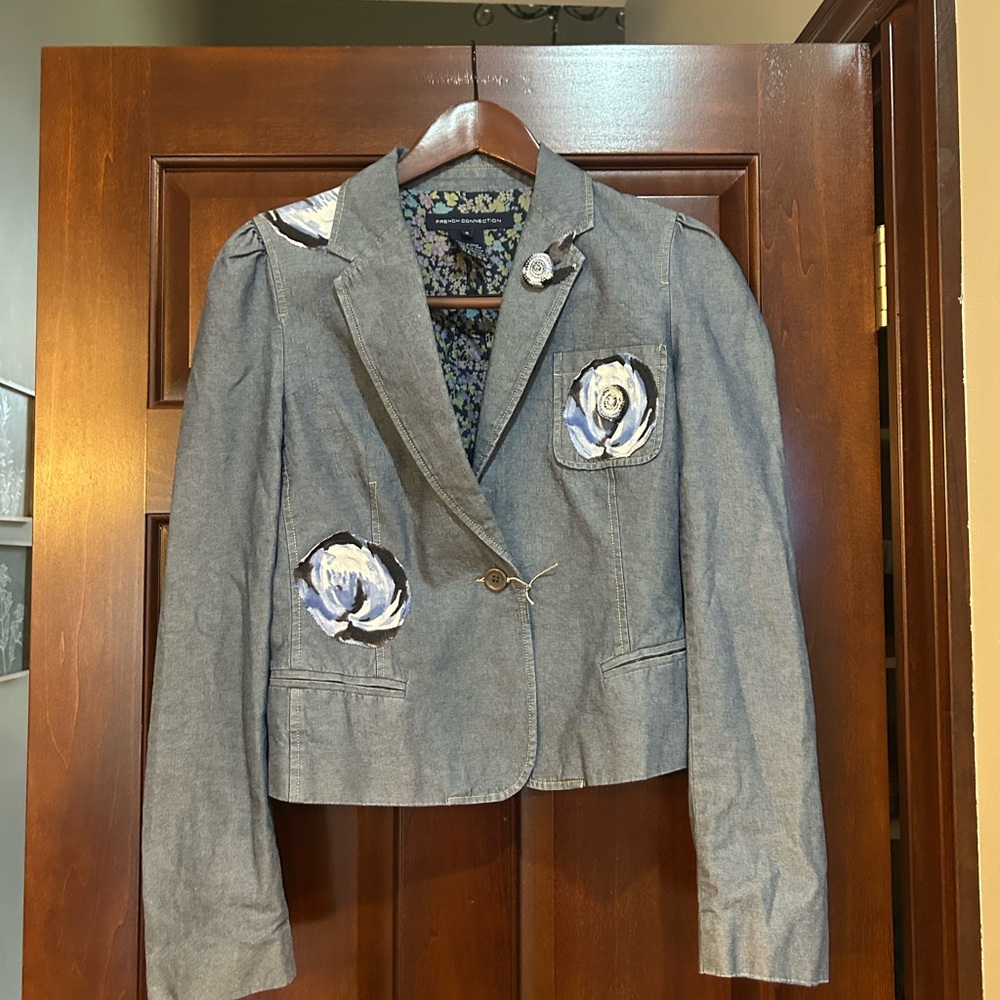NWOT French Connection Women’s 8 Gray Floral Appliqué Tailored Blazer